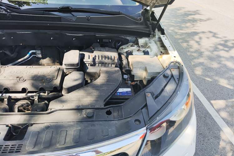 Used Kia Sorento 2009 2.4L Luxury Edition Engine Bay Left