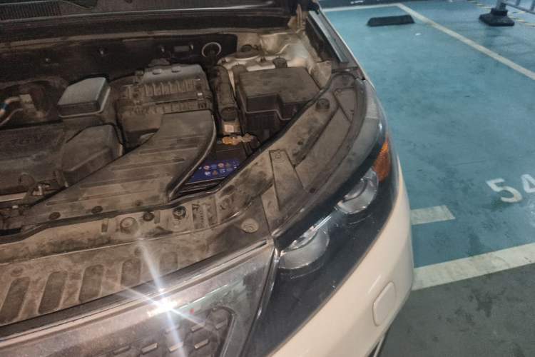 Used Kia Sorento 2009 2.4L Ultimate Edition Engine Bay Left