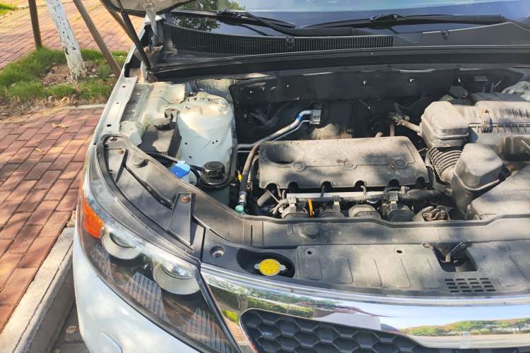 Used Kia Sorento 2009 2.4L Luxury Edition Engine Bay Right