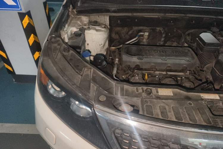 Used Kia Sorento 2009 2.4L Ultimate Edition Engine Bay Right