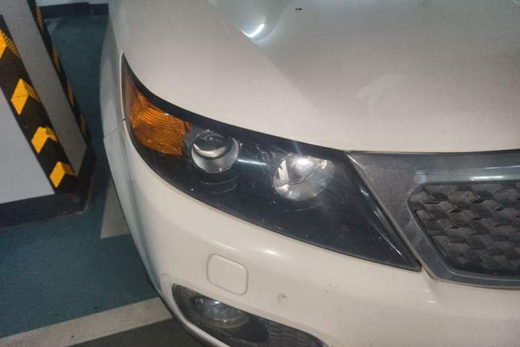Used Kia Sorento 2009 2.4L Ultimate Edition Right Front Headlight