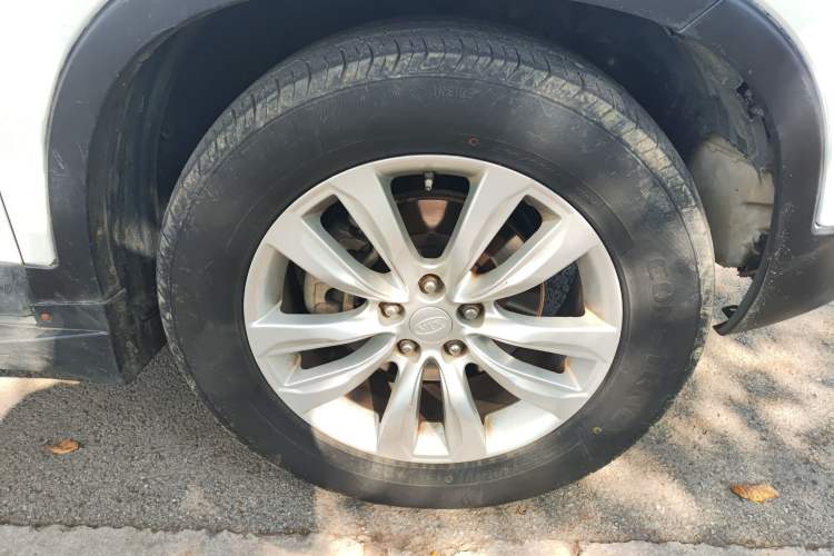 Used Kia Sorento 2009 2.4L Luxury Edition Right Front Wheel Hub
