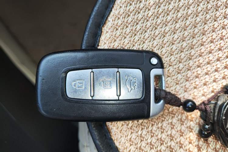 Used Kia Sorento 2009 2.4L Luxury Edition Vehicle Key