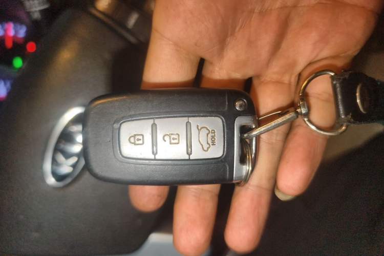 Used Kia Sorento 2009 2.4L Ultimate Edition Vehicle Key