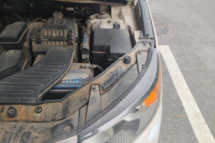 Used Kia Sorento 2009 2.4L Comfort Edition Engine Bay Left
