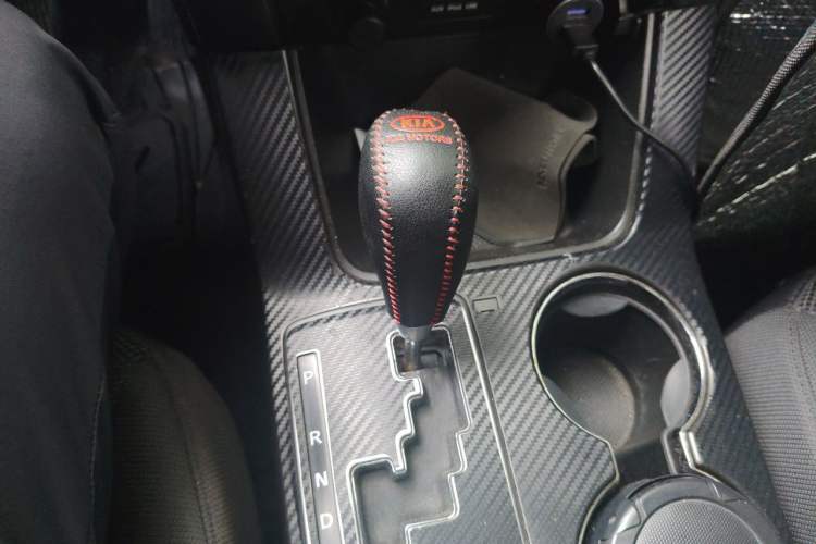 Used Kia Sorento 2009 2.4L Comfort Edition Gear Lever