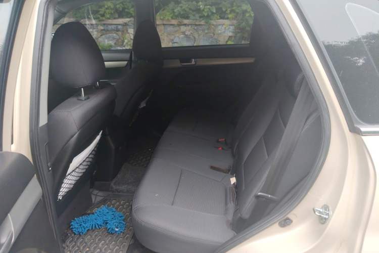 Used Kia Sorento 2009 2.4L Comfort Edition Left Rear Seat