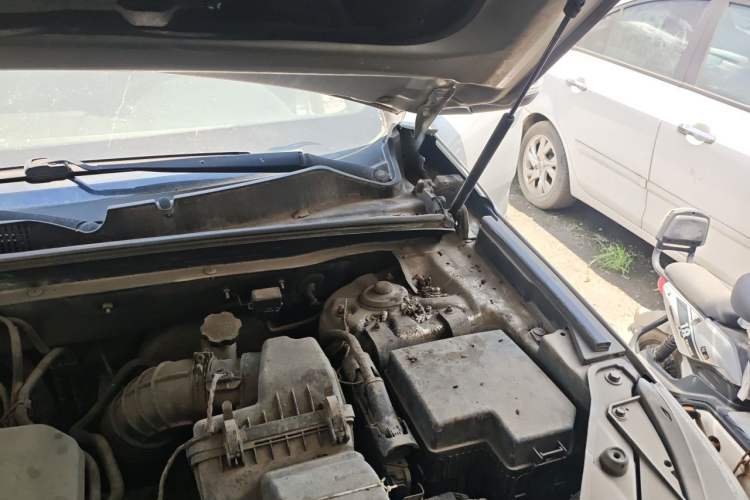 Used Kia Sorento 2010 2.2T Diesel Comfort Edition Engine Bay Left