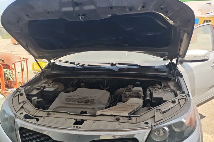 Used Kia Sorento 2010 2.2T Diesel Comfort Edition Engine Bay