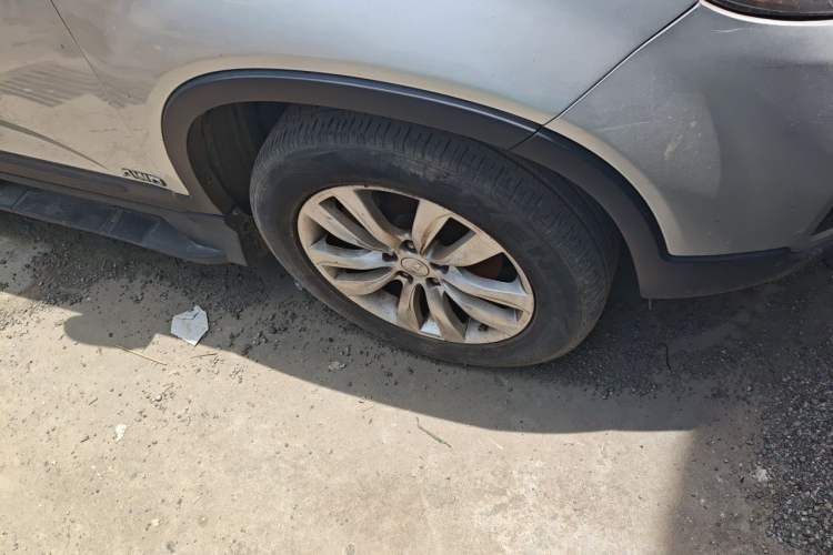 Used Kia Sorento 2010 2.2T Diesel Comfort Edition Right Front Wheel Hub
