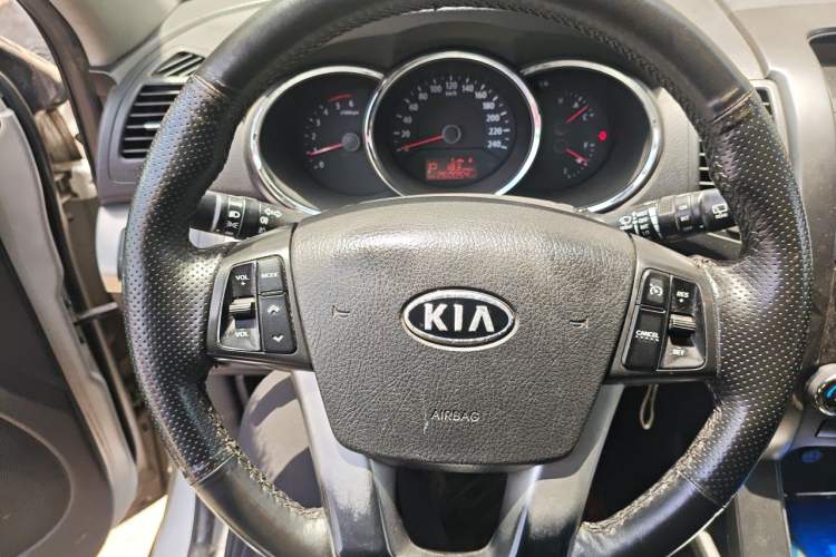 Used Kia Sorento 2010 2.2T Diesel Comfort Edition Steering Wheel