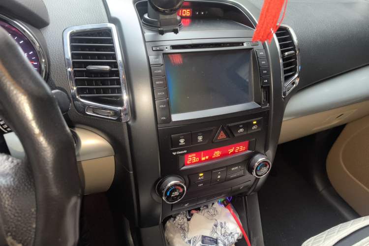 Used Kia Sorento 2012 2.4L Gasoline Luxury Edition Audio And AC Panel