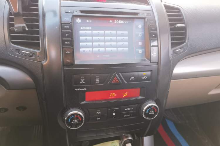 Used Kia Sorento 2012 2.4L Gasoline Comfort Edition Audio And AC Panel