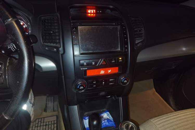 Used Kia Sorento 2012 2.4L Gasoline Comfort Edition Audio And AC Panel