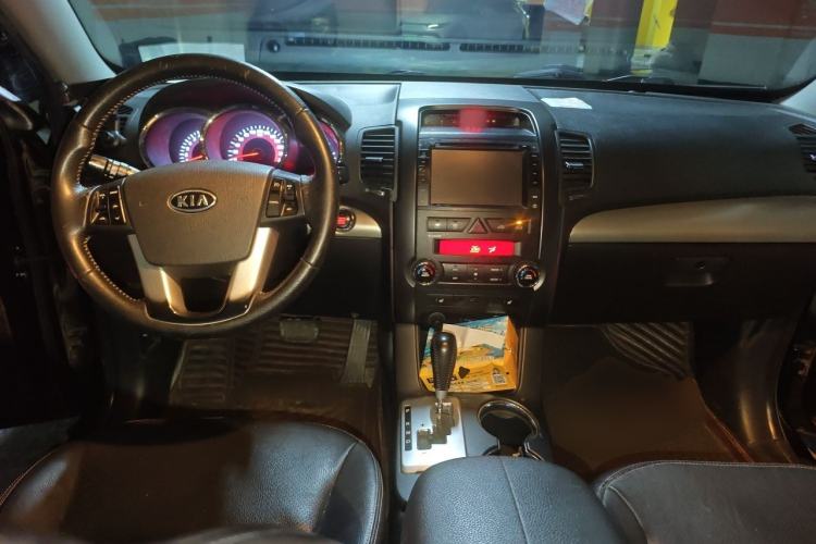 Used Kia Sorento 2012 2.4L Gasoline Luxury Edition Center Console