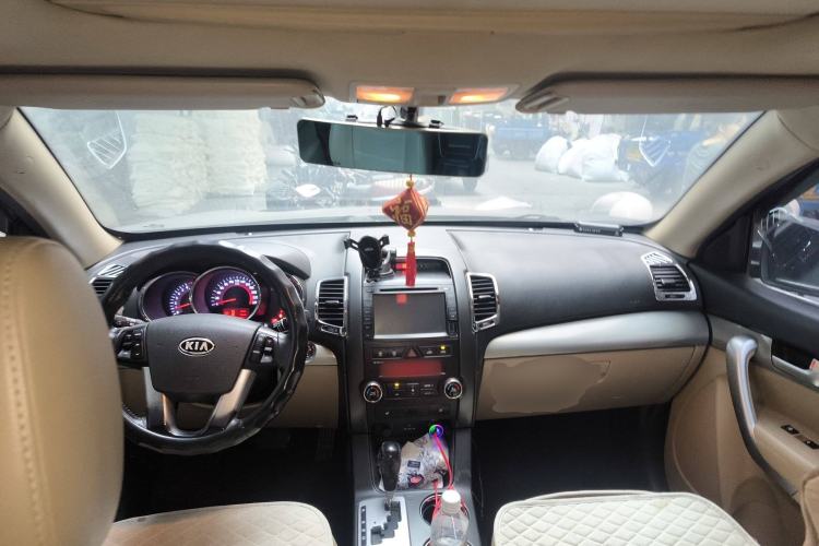 Used Kia Sorento 2012 2.4L Gasoline Luxury Edition Center Console