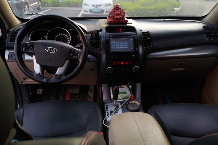 Used Kia Sorento 2012 2.4L Gasoline Comfort Edition Center Console