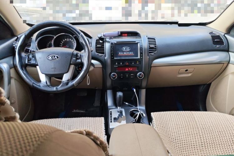 Used Kia Sorento 2012 2.4L Gasoline Comfort Edition Center Console