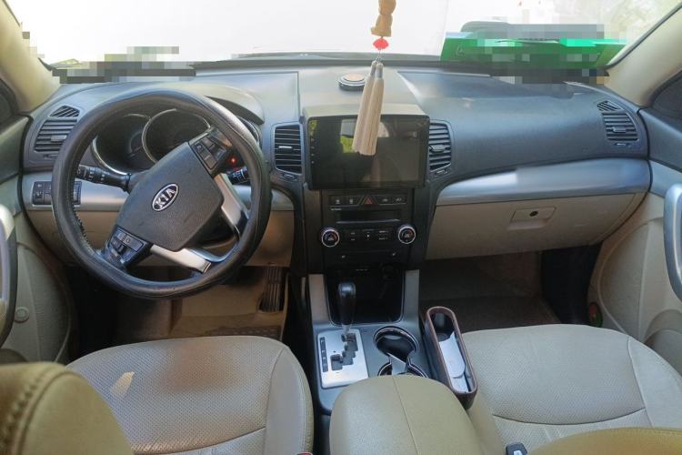 Used Kia Sorento 2012 2.4L Gasoline Luxury Edition Center Console