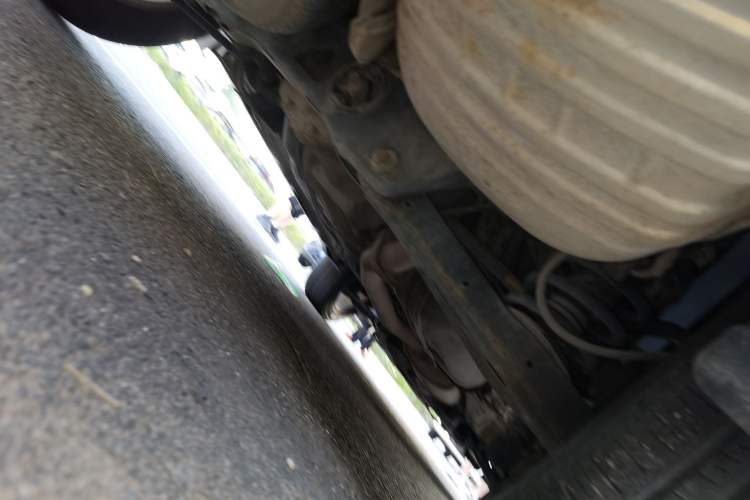 Used Kia Sorento 2012 2.4L Gasoline Comfort Edition Chassis Front