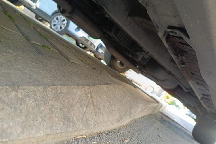 Used Kia Sorento 2012 2.4L Gasoline Luxury Edition Chassis Front Left