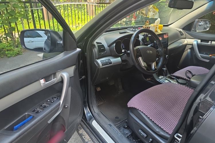 Used Kia Sorento 2012 2.4L Gasoline Luxury Edition Driver Seat