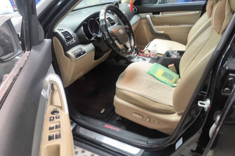 Used Kia Sorento 2012 2.4L Gasoline Luxury Edition Driver Seat