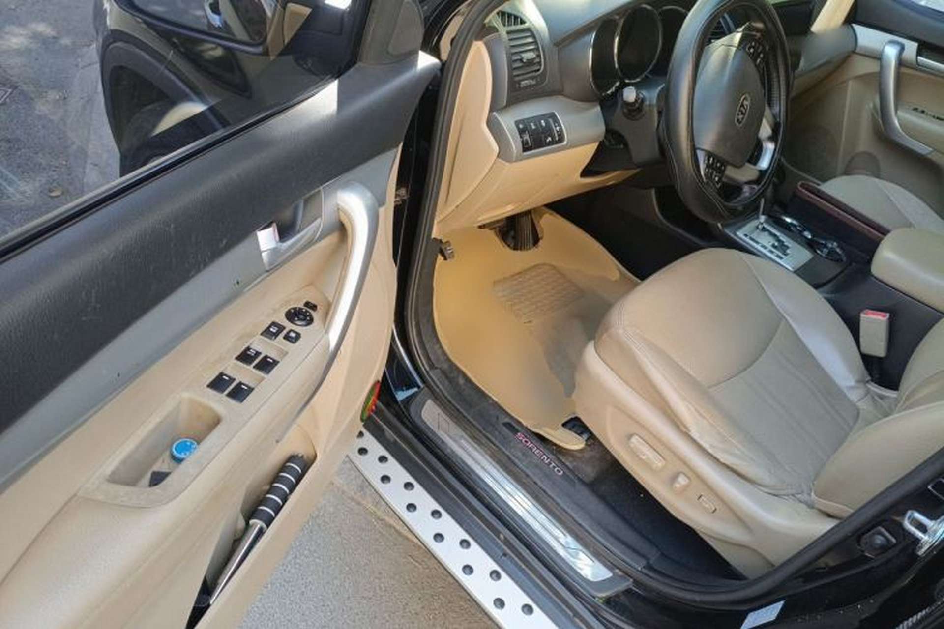 Used Kia Sorento 2012 2.4L Gasoline Luxury Edition Driver Seat
