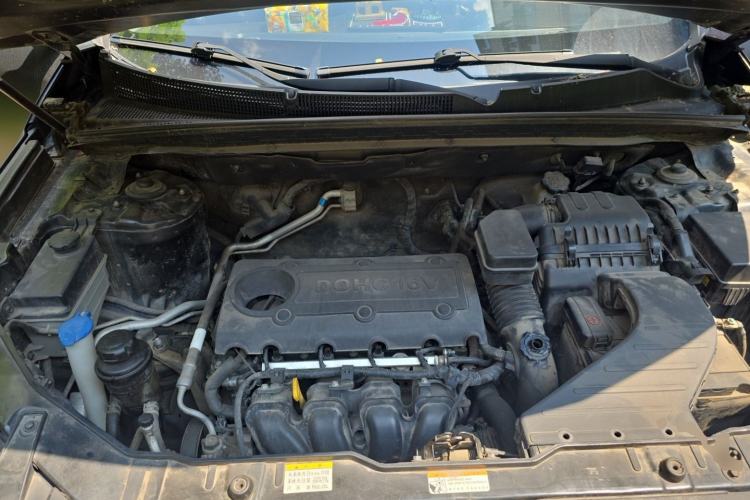 Used Kia Sorento 2012 2.4L Gasoline Luxury Edition Engine Bay