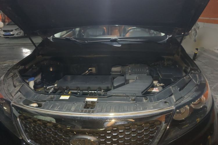 Used Kia Sorento 2012 2.4L Gasoline Luxury Edition Engine Bay