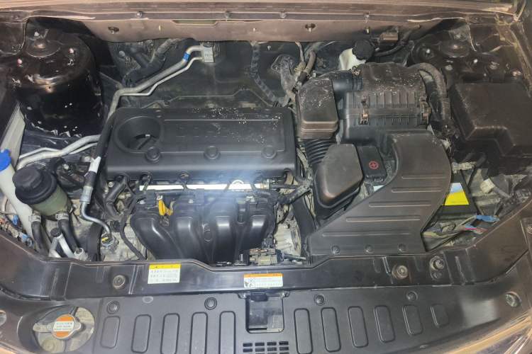 Used Kia Sorento 2012 2.4L Gasoline Luxury Edition Engine Bay