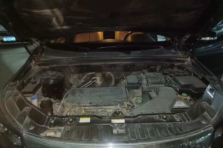 Used Kia Sorento 2012 2.4L Gasoline Comfort Edition Engine Bay