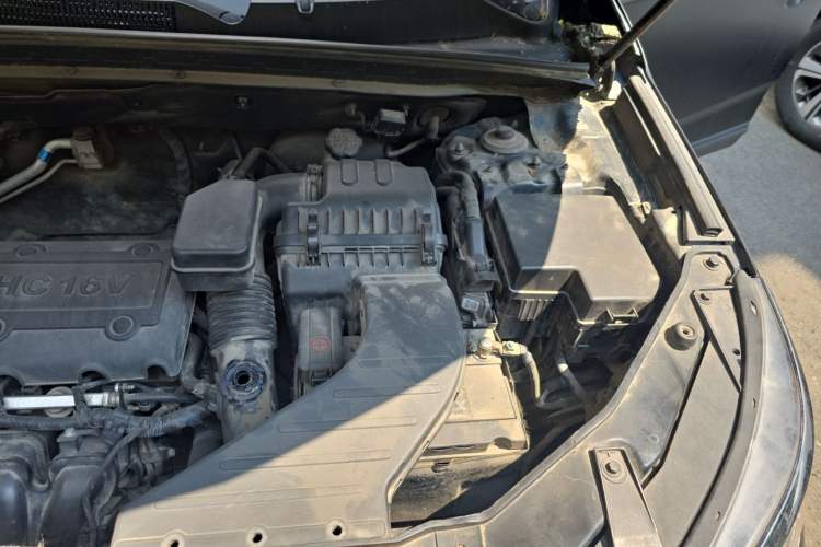 Used Kia Sorento 2012 2.4L Gasoline Luxury Edition Engine Bay Left