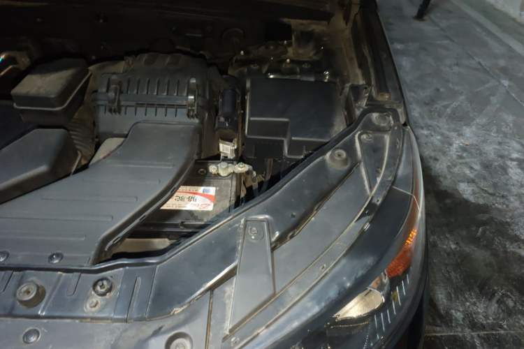 Used Kia Sorento 2012 2.4L Gasoline Luxury Edition Engine Bay Left