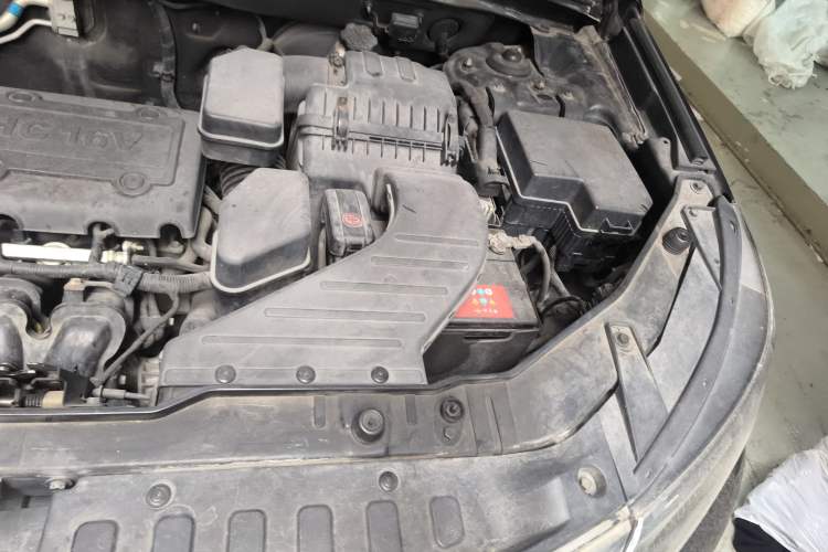 Used Kia Sorento 2012 2.4L Gasoline Luxury Edition Engine Bay Left