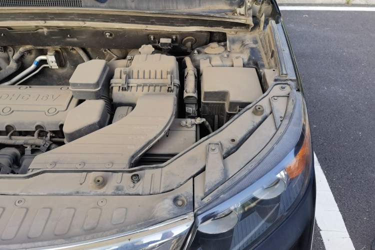 Used Kia Sorento 2012 2.4L Gasoline Comfort Edition Engine Bay Left