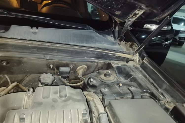 Used Kia Sorento 2012 2.4L Gasoline Comfort Edition Engine Bay Left