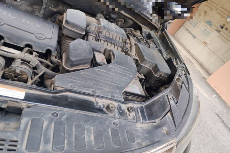 Used Kia Sorento 2012 2.4L Gasoline Supreme Edition Engine Bay Left