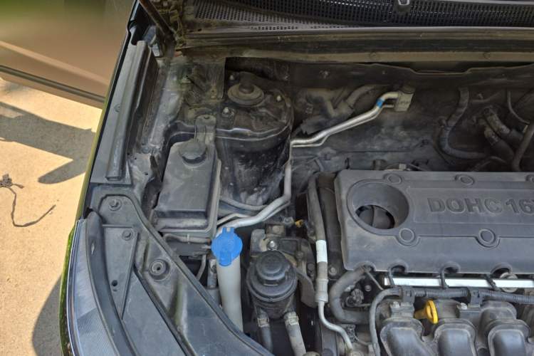 Used Kia Sorento 2012 2.4L Gasoline Luxury Edition Engine Bay Right
