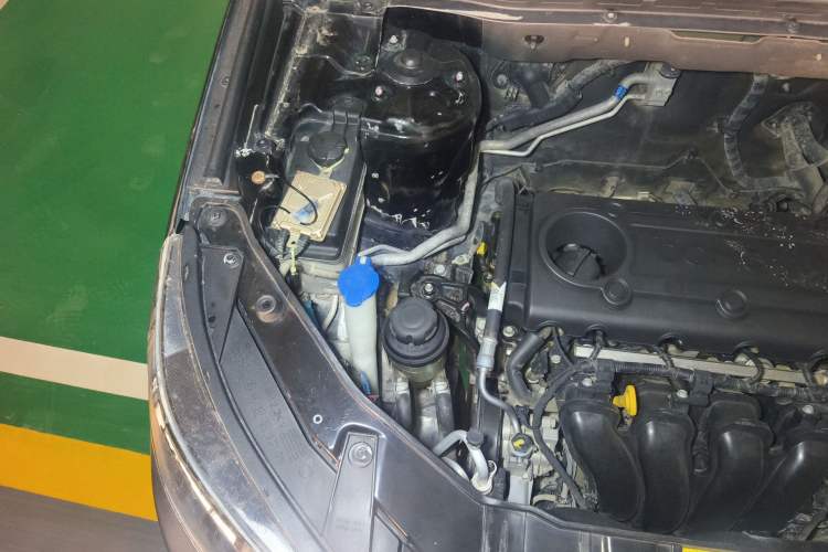 Used Kia Sorento 2012 2.4L Gasoline Luxury Edition Engine Bay Right