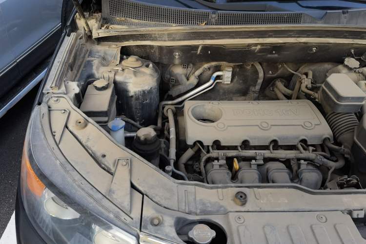 Used Kia Sorento 2012 2.4L Gasoline Comfort Edition Engine Bay Right