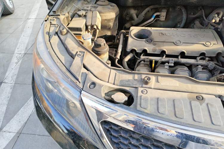 Used Kia Sorento 2012 2.4L Gasoline Comfort Edition Engine Bay Right