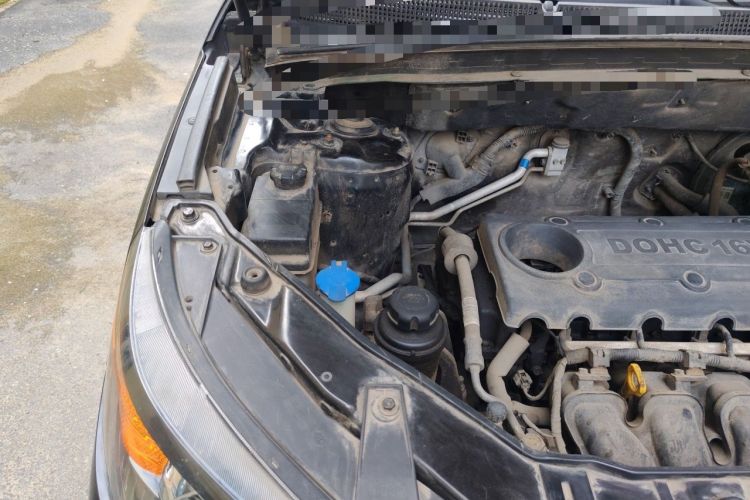 Used Kia Sorento 2012 2.4L Gasoline Supreme Edition Engine Bay Right