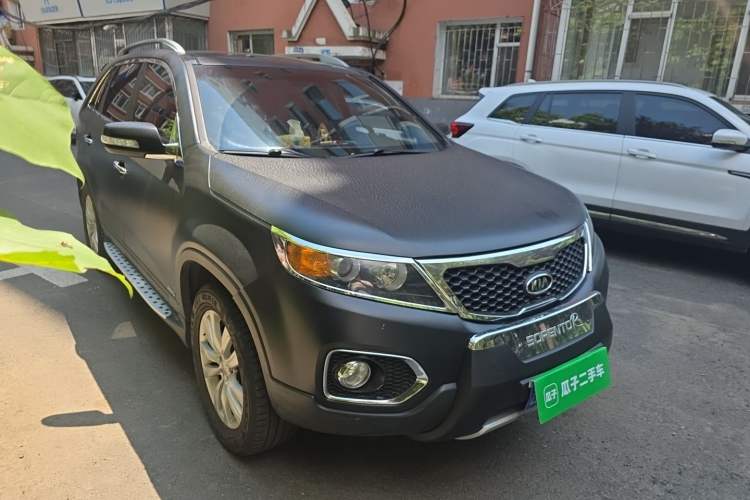 Used Kia Sorento 2012 2.4L Gasoline Luxury Edition Front Right 45 Deg