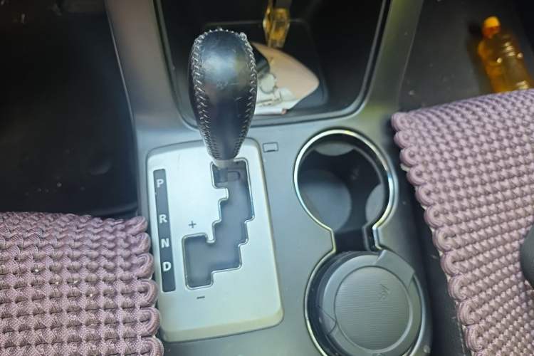 Used Kia Sorento 2012 2.4L Gasoline Luxury Edition Gear Lever