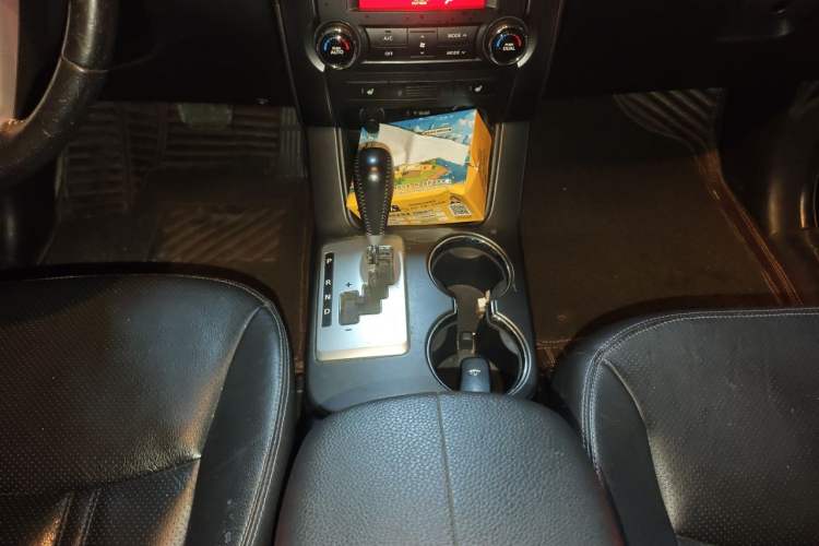 Used Kia Sorento 2012 2.4L Gasoline Luxury Edition Gear Lever