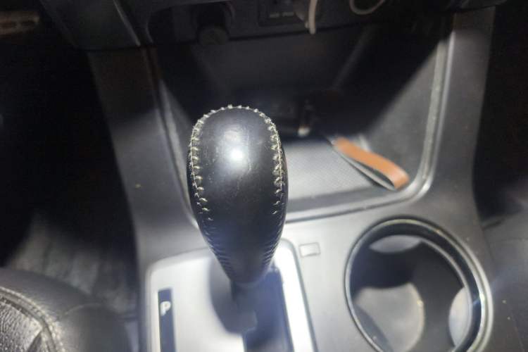 Used Kia Sorento 2012 2.4L Gasoline Luxury Edition Gear Lever