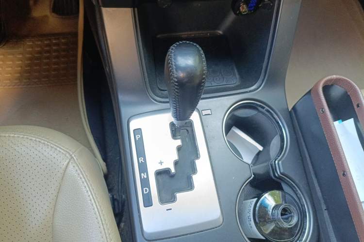 Used Kia Sorento 2012 2.4L Gasoline Luxury Edition Gear Lever