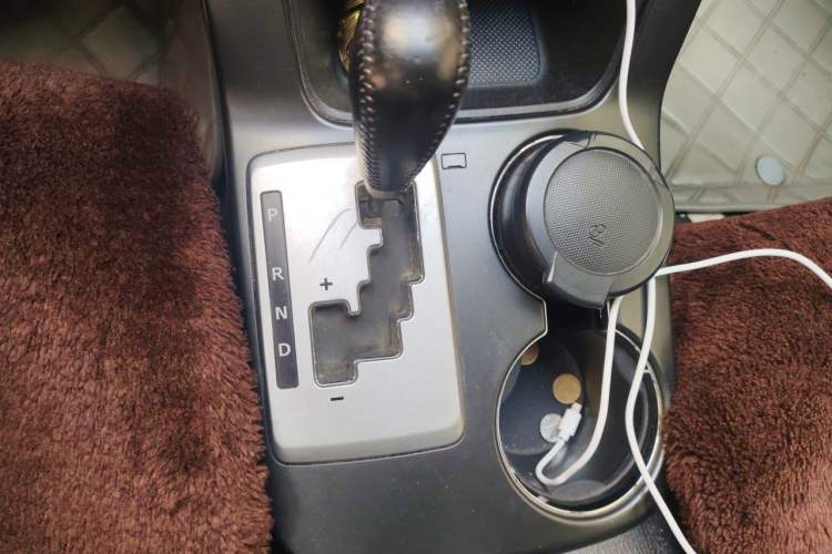 Used Kia Sorento 2012 2.4L Gasoline Supreme Edition Gear Lever