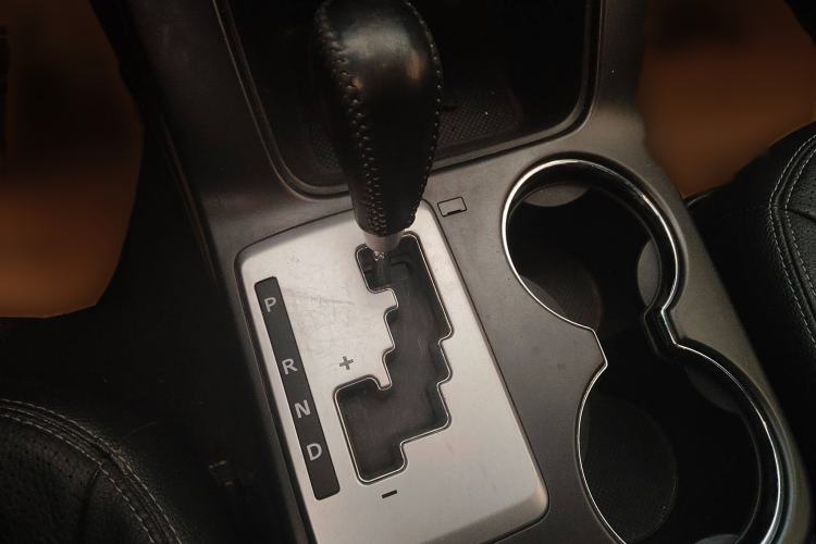 Used Kia Sorento 2012 2.4L Gasoline Supreme Edition Gear Lever
